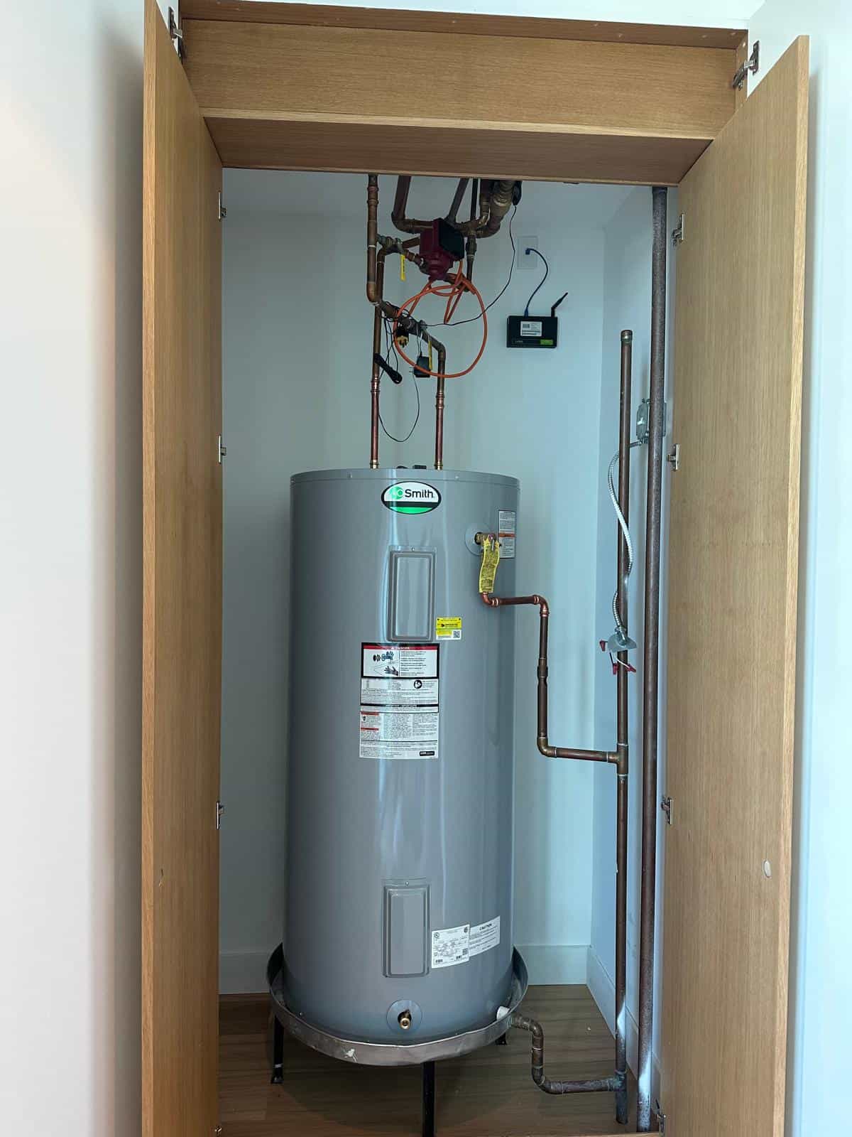 Before and after of a Water Heater by a plumber in Allapattah